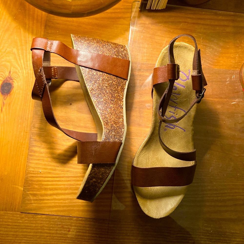 Earthy looking wedges. Size 7, could fit 6.5-7